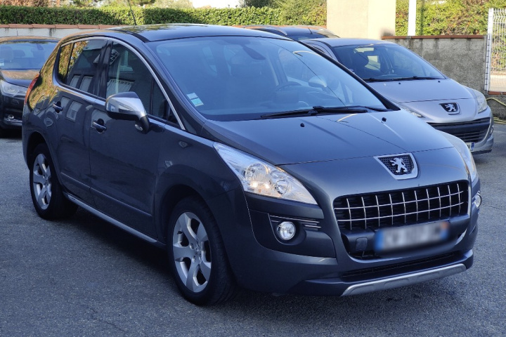 PEUGEOT 3008